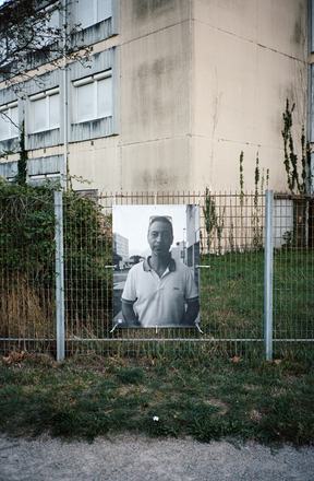 l'accrochage · aziz et les jeunes