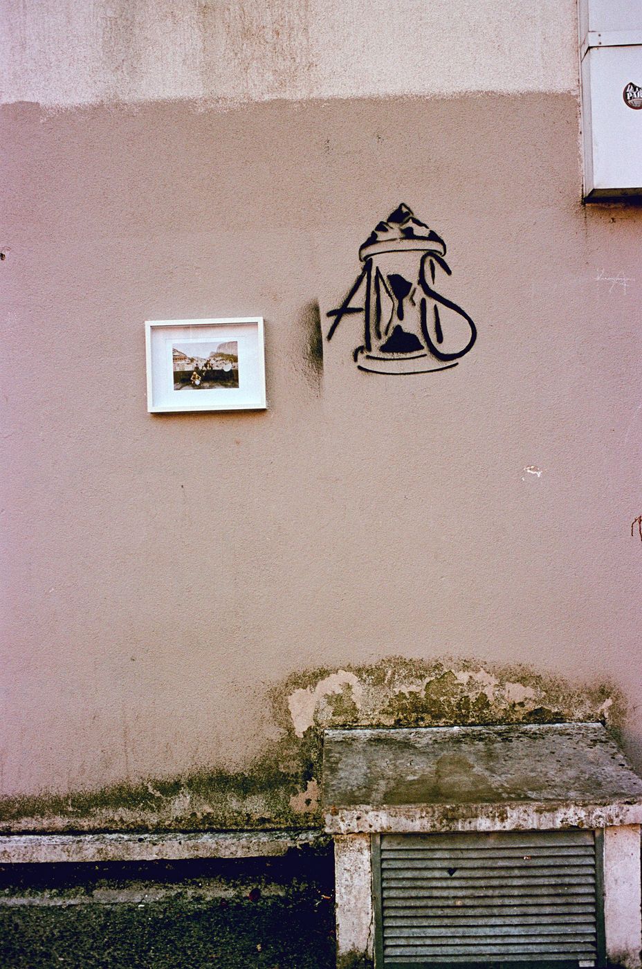 l'accrochage · le mur au tag