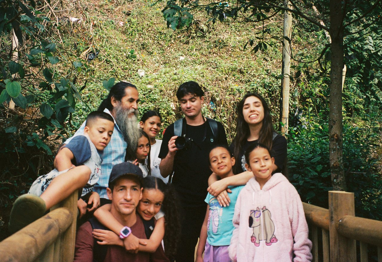 grupo · « la comunidad preciosa », Medellín, 2026
