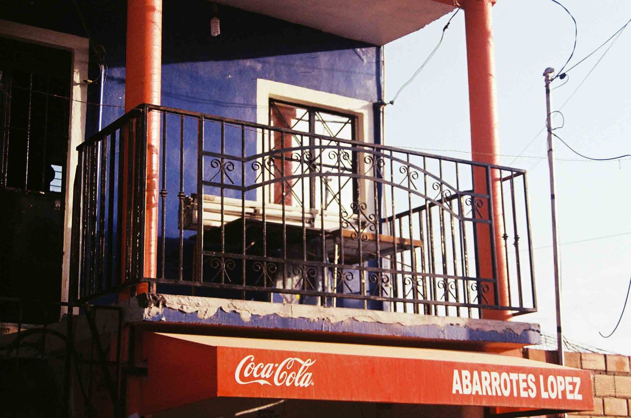 a fuera de la tienda · « la calle más chingona de jalisco », Ciudad Guzmán, 2023