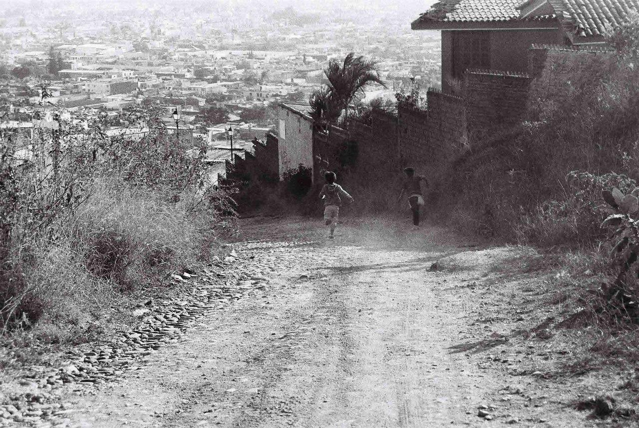 bajando corriendo · « la calle más chingona de jalisco », Ciudad Guzmán, 2023