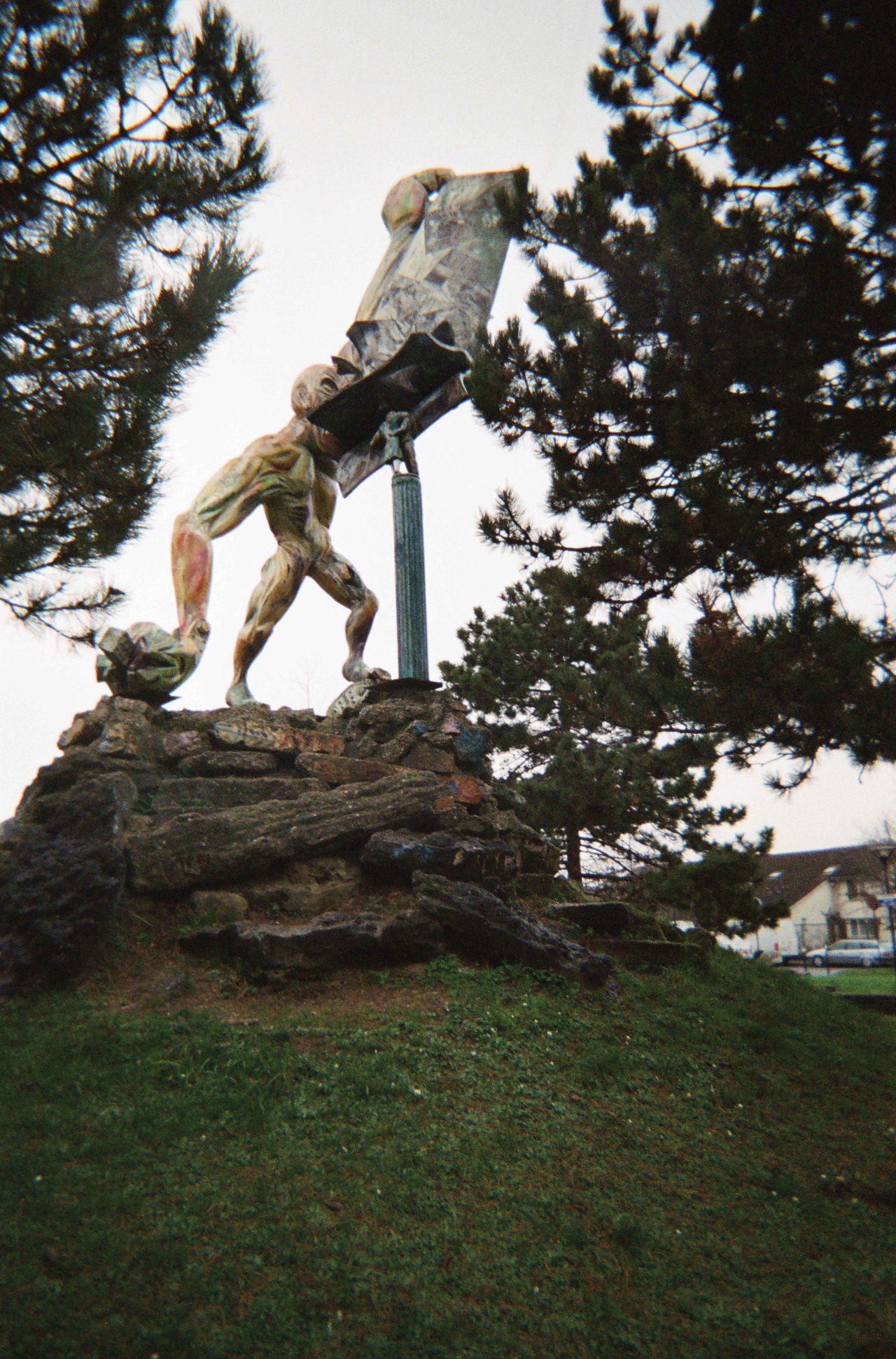Statue · « planète courtille », Saint-Denis, 2022