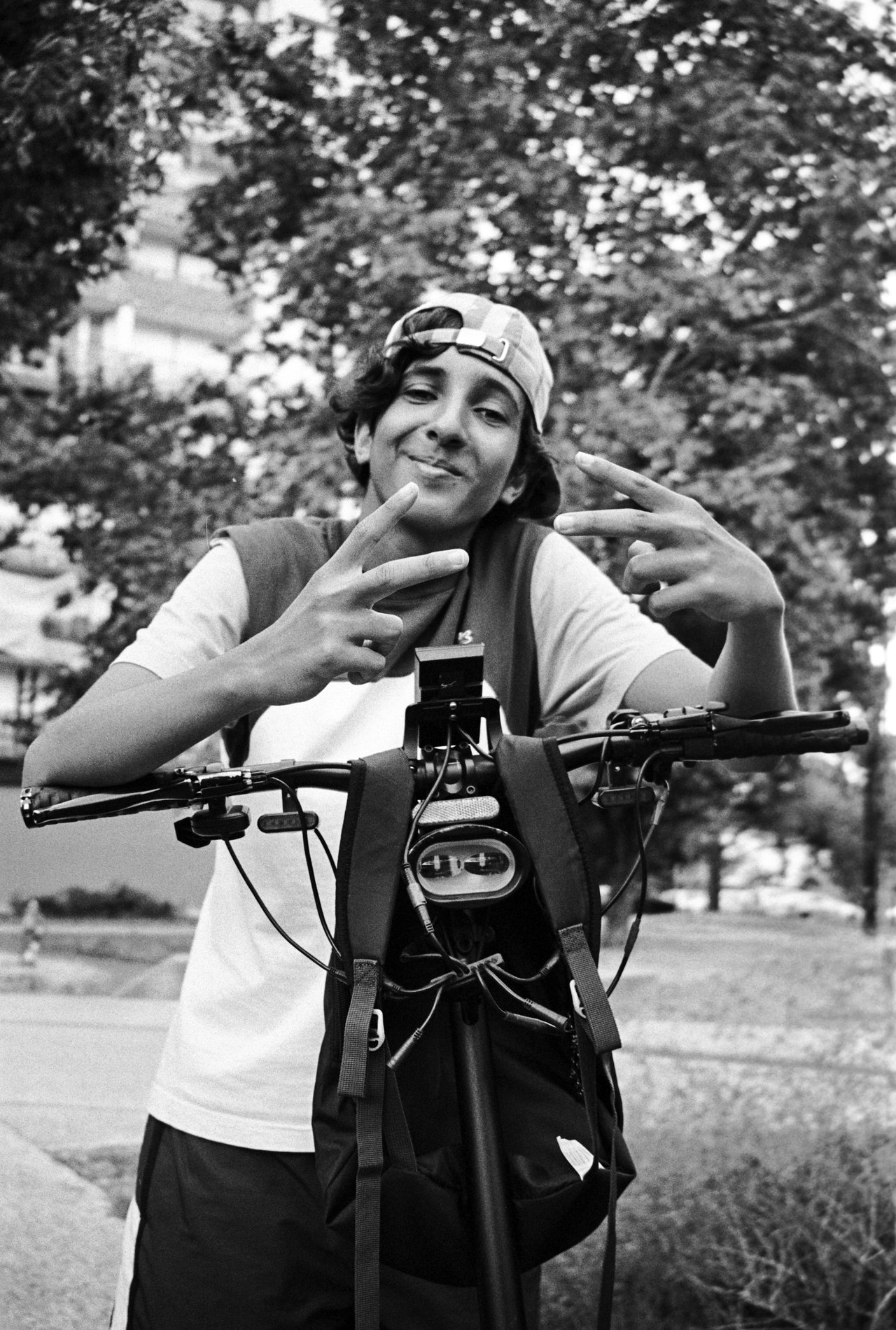 anis, un enfant du quartier · « sans mur », Le Pont-de-Claix, 2026