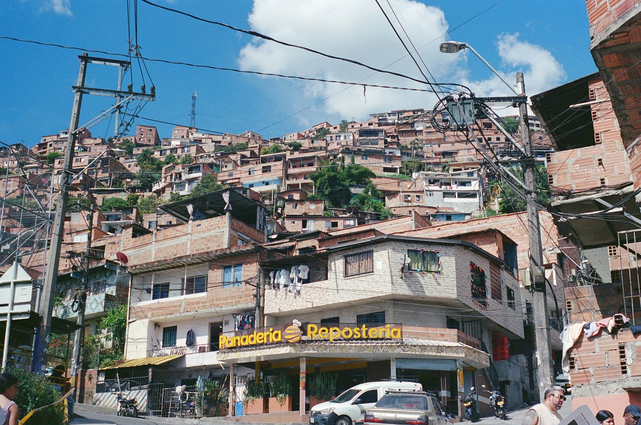 « favela ocho », Llanaditas, Comuna 8, Medellín, 2026