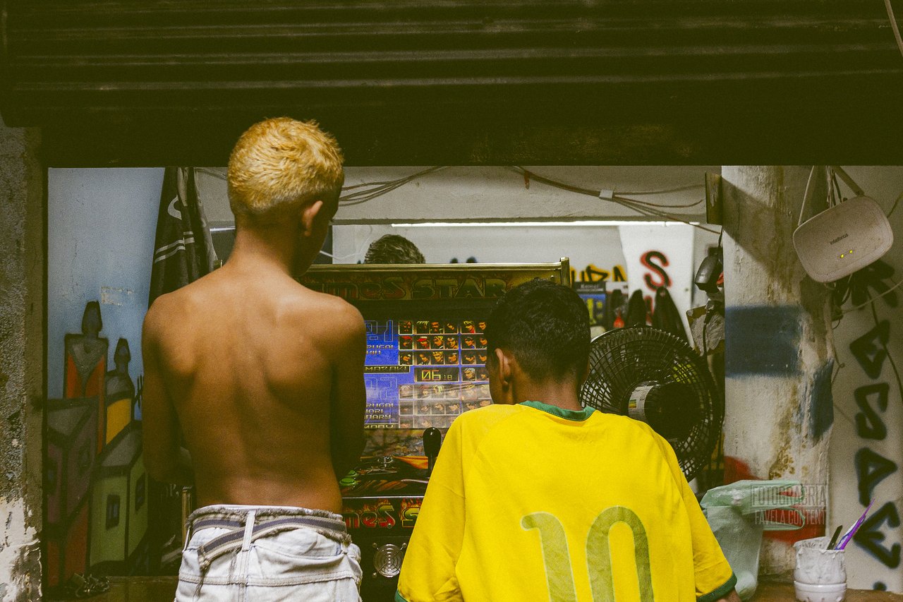 breno y brian, apelones en el juego de la vida · « favela ocho », Rio de Janeiro, 2026