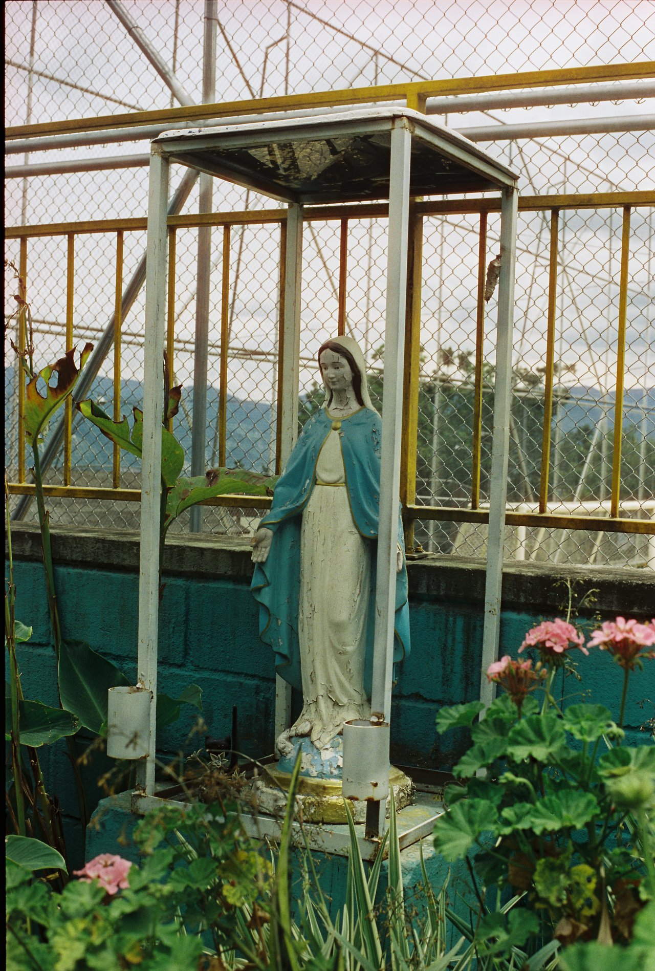 la virgen del carmen · « favela ocho », Medellín, 2026