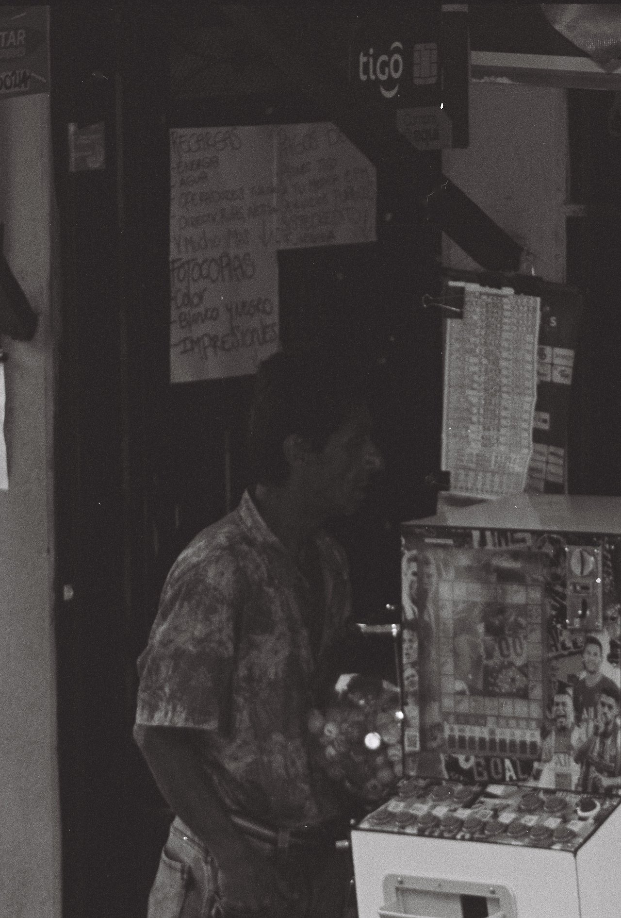 mirada de tienda · « favela ocho », Medellín, 2026