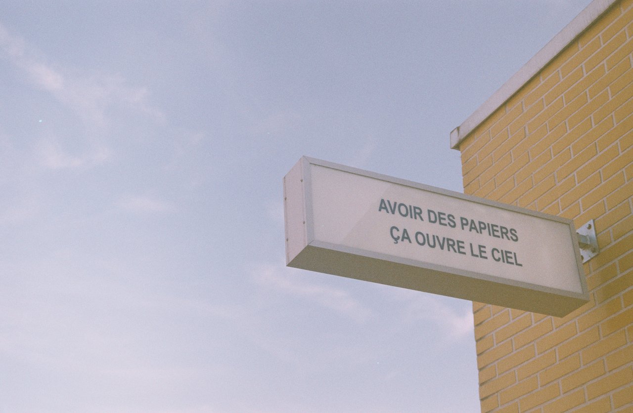 Panneau avec une citation véridique · « le petit nanterre avant/maintenant », Nanterre, 2022