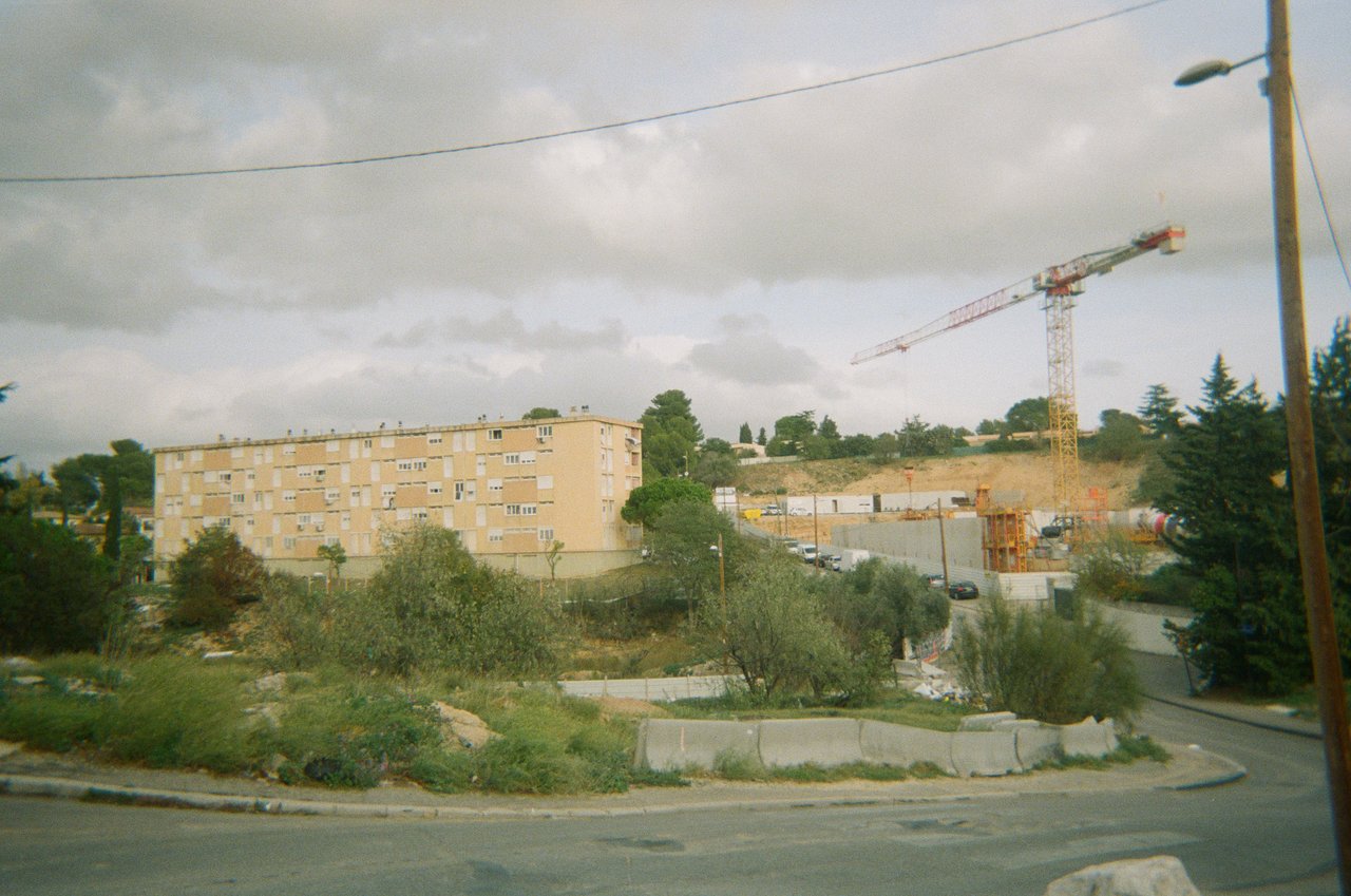 la route du quartier · « la galerie des ruches », Marseille, 2023