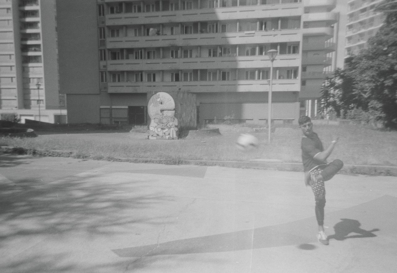 Sport collectif en solitaire · Football sur terrain de basket · « xpo olympique de bagnolet », Bagnolet, 2022